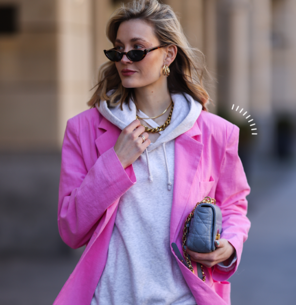 Hoodie dengan aplikasi tassel di ujung tali